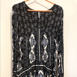 Free people v-neck, tie sleeves blouse.